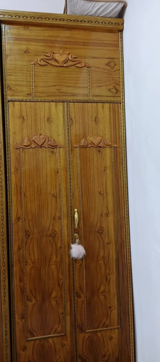 غرفة نوم للبيع ام 6 طابقين جديده 
نضافه خير من الله السعر مليون وبيها مجال حق الجيه العنوان الديوانيه قضاء الشاميه متواجد خاص ***********
