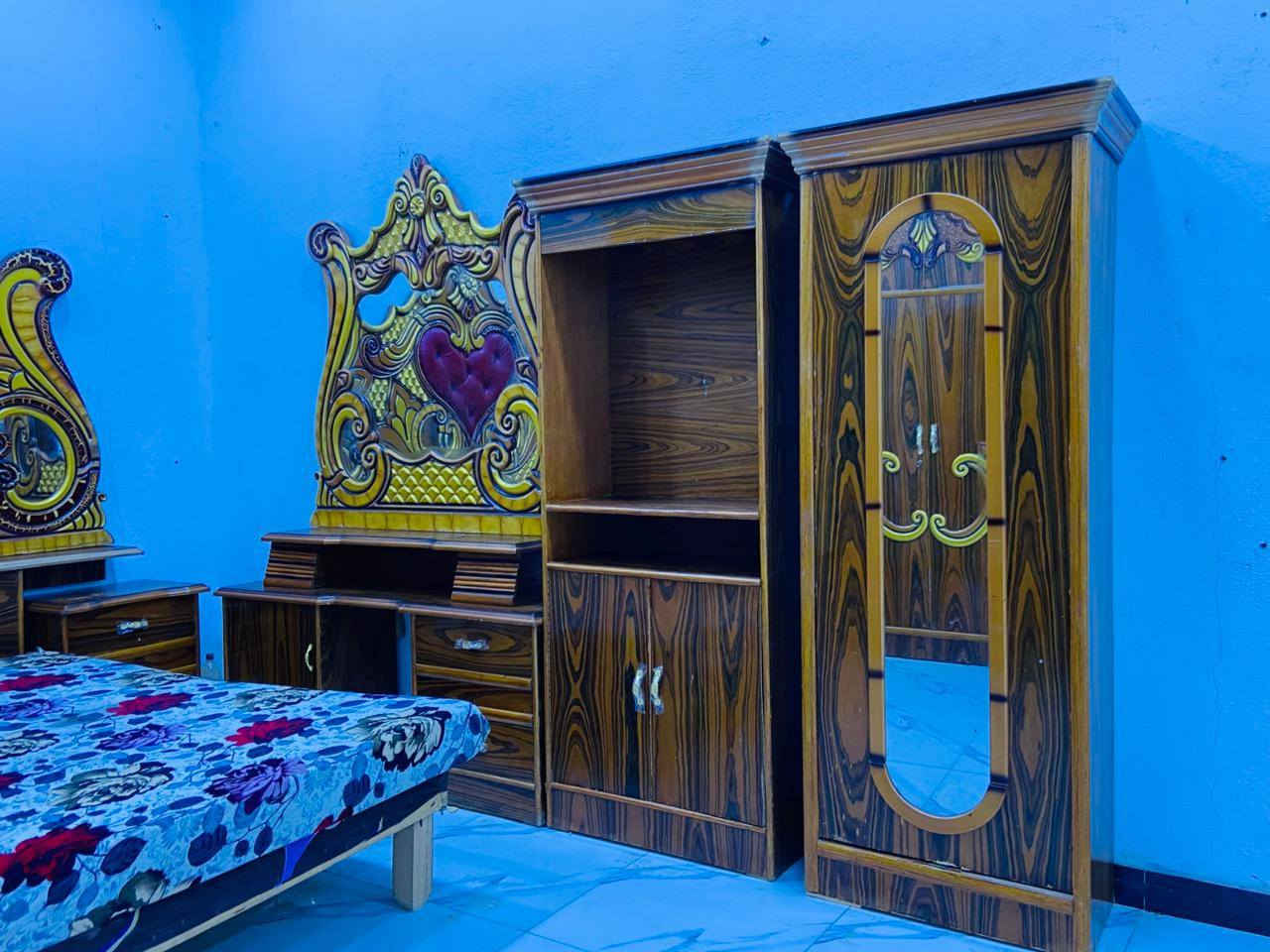 يوجد غرفه نوم صاج عراقي السعر ٧٠٠ وبي مجال للاستفسار ***********
