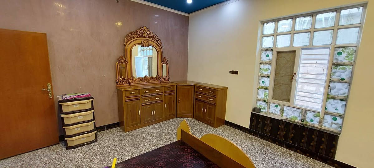 غرفه للبيع نضافه فول غير مستخدمه العنوان الفلوجة النساف قرب جامع الخالق
شديناه او صار تغيير بل غرفه 
سعره مليون او ستميه بيه مجال
لاتصال ***********
