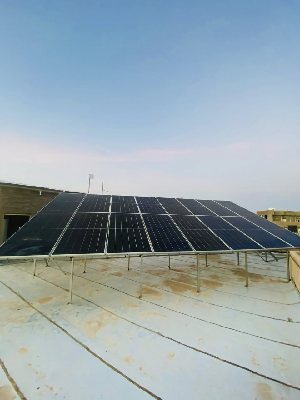 تم بحمد الله 
نصب منظومة طاقة شمسية ☀️ بقدرة ٣٠ أمبير
بأعلى معايير الجودة والكفاءة لضمان تشغيل مستمر وتوفير بالطاقة.
منظومة متكاملة مصممة لتحمل أجواء الصيف وتقديم أداء ثابت طوال السنة، مع اعتماد معدات أصلية وضمانات معتمدة لخدمة تدوم لسنوات.
نوفر حلول طاقة ذكية وآمنة تلبي احتياج المنازل والمشاريع بكل احترافية.
للاستفسار والحجز التواصل :- *********** _ ***********
