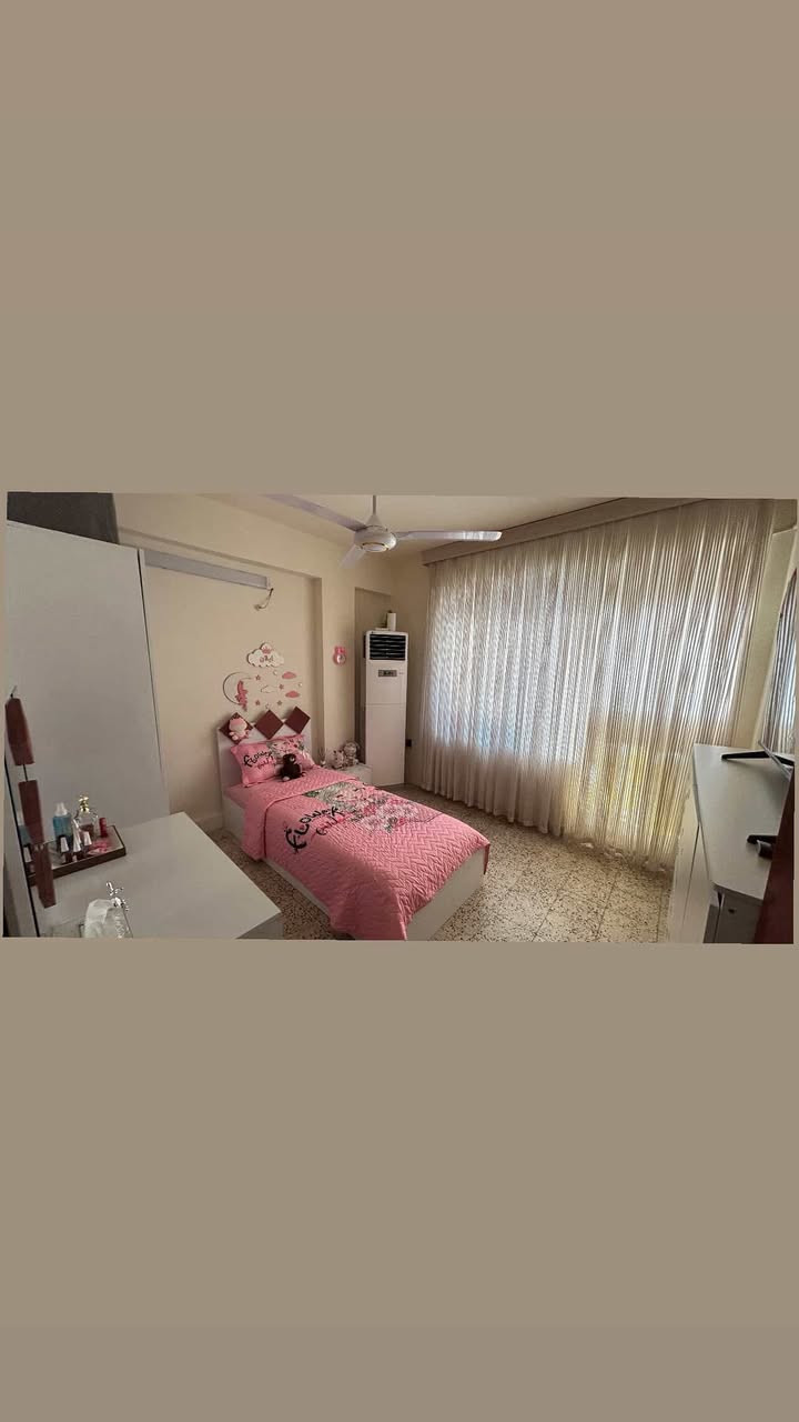 السلام عليكم 
غرفة للبيع مع الدوشك والغطوة السعر ٣٥٠


**إذا كنت صاحب هذا الإعلان وتريد حذفه لأي سبب، رجاءا أرسل رسالة إلى الدعم الفني**