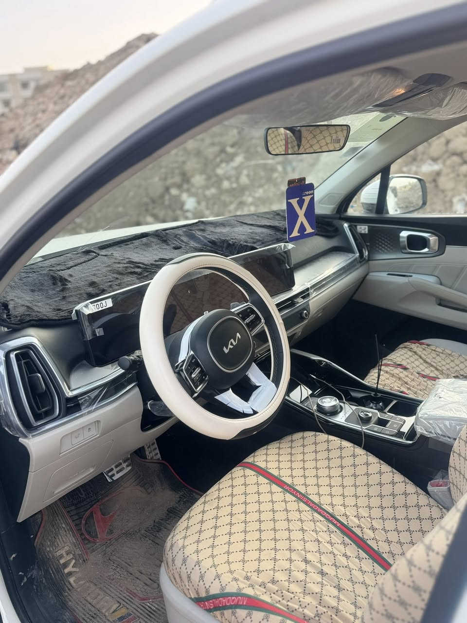 السلام عليكم
سياره للبيع كيا سورنتو موديل2025 السيارة خليجيه مكفوله كفاله عامه من الضربه والصبغ  السياره خاضعه لضمان الشركه الدولية … 

رقم بغداد الدولي الجديد … السياره ماشيه 9 الف 

السياره فول سته سلندر V6 

المواصفات: 

بصمه 

دخول ذكي

تشغيل عن بعد 

سايد بريك دكمه 

ويل 20 

كشنين كهرباء 

كير ماوس 

تحكم استيرن جهتين 

شاشه متصله 

تبريد بيانو  

3 قطع تبريد

كاميرا عدد2 اماميه خلفيه 

باب الخلفي كهرباء 

مري شفط 

درايف مود 

اوتو هولد 

مانع منحدرات 

مانع تزلج 

حساسات اماميه خلفيه اصليه 

مكاني بغداد الزعفرانيه لاتصال ***********
