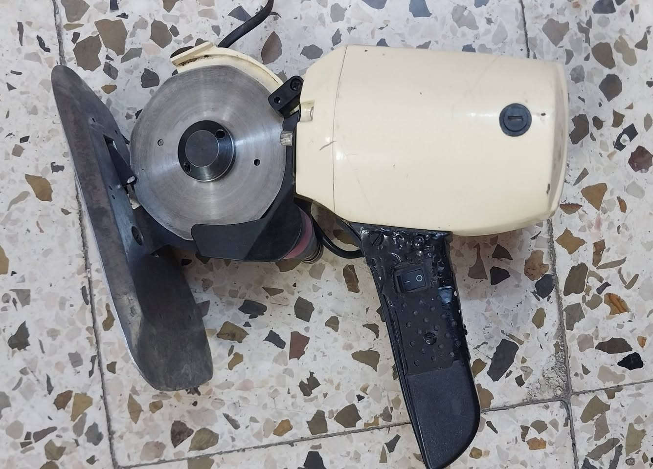 مقص قماش وكاربت كهربائي صيني درجة جيدة مستعمل بحالة جيدة تاخذ علفحص بسعر ٤٨٠٠٠ فقط .
مكاني بغداد ... المنصور
يوجد توصيل بغداد فقط
لايوجد توصيل محافظات رجاءا
يوجد مقطع فيديو للتشغيل


**إذا كنت صاحب هذا الإعلان وتريد حذفه لأي سبب، رجاءا أرسل رسالة إلى الدعم الفني**