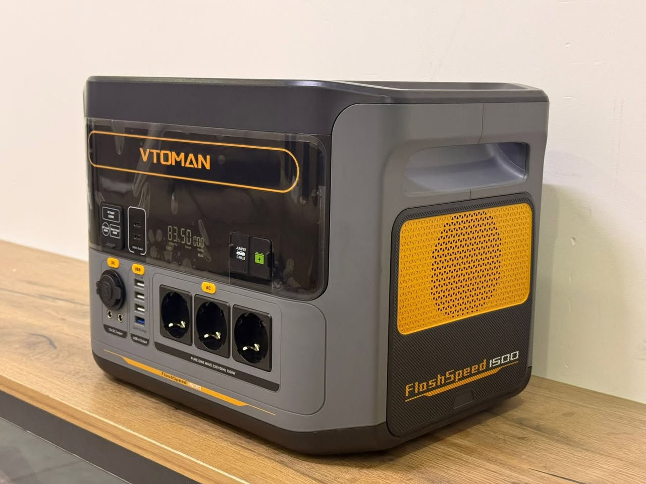 آخر القطع بقت
محطة الطاقة بور ستيشن

واط 1500 يعادل 6 امبير ونص

بطارية كبيرة بسعة :1548Wh

نوع البطارية: ليثيوم فوست الحديد 

يشحن الجهاز من 0 إلى 100% خلال حوالي ساعة 

ويدعم

الطاقة الشمسية: يدعم حتى 400 واط 

عدد مخارج الكهرباء: 3 مخارج AC موجة نقية

مخارج USB-C: حتى 100 واط للشحن السريع

و UBC : يتحول تلقائياً خلال أقل من 20ms عند انقطاع الكهرباء

 الوزن 19 كيلو تقريباً

جديد غير مستعمل للحجز عبر الخاص او واتساب***********
