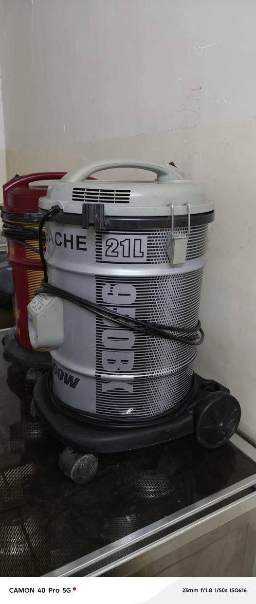 السلام عليكم
مكانس كهربائية للبيع شغالات 
سعر الوحده  30 ألف 
***********
