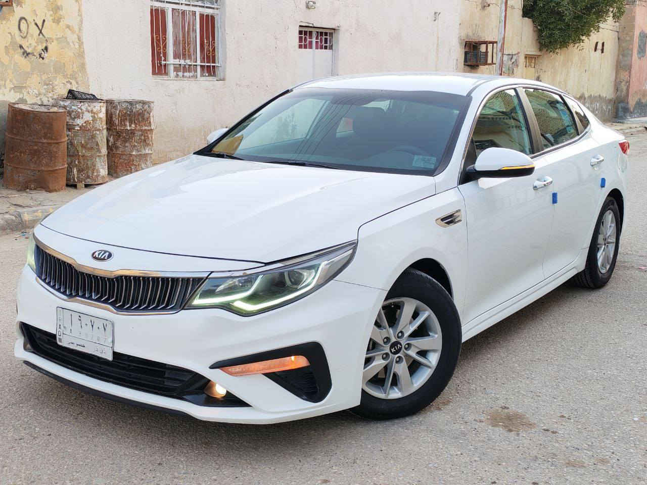 اللهم صلِّي على محمد وآل محمد السلام عليكم كيا اوبتيما موديل( 2018 )  امريكي حره رقم ذي قار  السيارة بيه بنيد او جاملغ   محرك(2400)  شرط ما مفتوح            اشاره ترحيب  ويل كب5 اشاير بل مري حساسات خلفيه يدات نيكل  تبريد قطعتين )
سياره جديده جدا جدا وجاهزه من كلشي كير ومكينه وحداديه وتبريد ثلج كهربائيات كله شغاله دواخل جديده سياره مال جناي  ماعوزه برغي ترايه شرط زيرو سياره على وضع الشركه  مداور مباشر ماشيه (100) حقيقي السياره بسم ولد صديقي حره سنويه جديده مشروع وطني  السعر$(138) وبية مجال 
مكان السياره الناصريه الشطره   التصال  رقم صاحب السيارة  ***********
