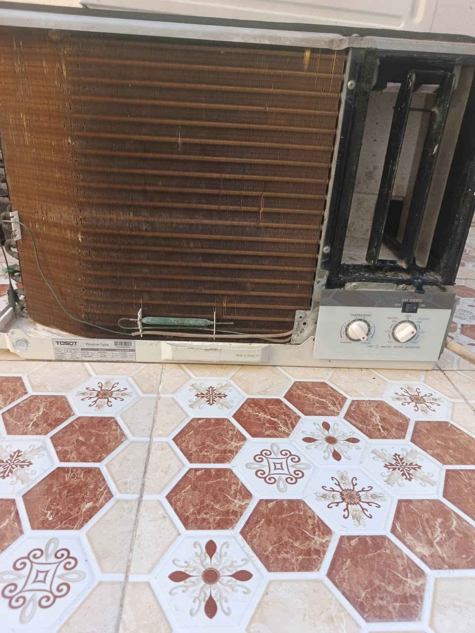مكيف للبيع نظيف العنوان حله بابل رقم الهاتف ***********

