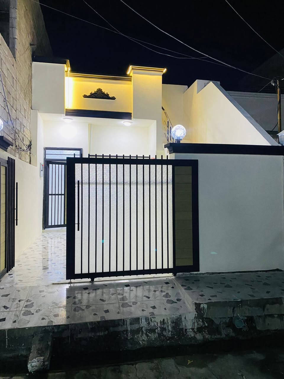 #دار ١٠٠متر  للبيع طابو صرف ب ( ٧٧ ) 
#الموقع: حي العسكري ٧٧ بناء حديث صفر نظام دكت تبريد مركزي وبسعر مناسب جدا 
#السعر: ٦٨ مليون 
#للأستفسار الاتصال بالرقم ***********
او مراجعة فروع مكتب النسور 
#الفرع حولي حي العسكري قرب قاعة بسطملي 
#الفرع الثاني سايدين كوباني قرب جسر النجدة
