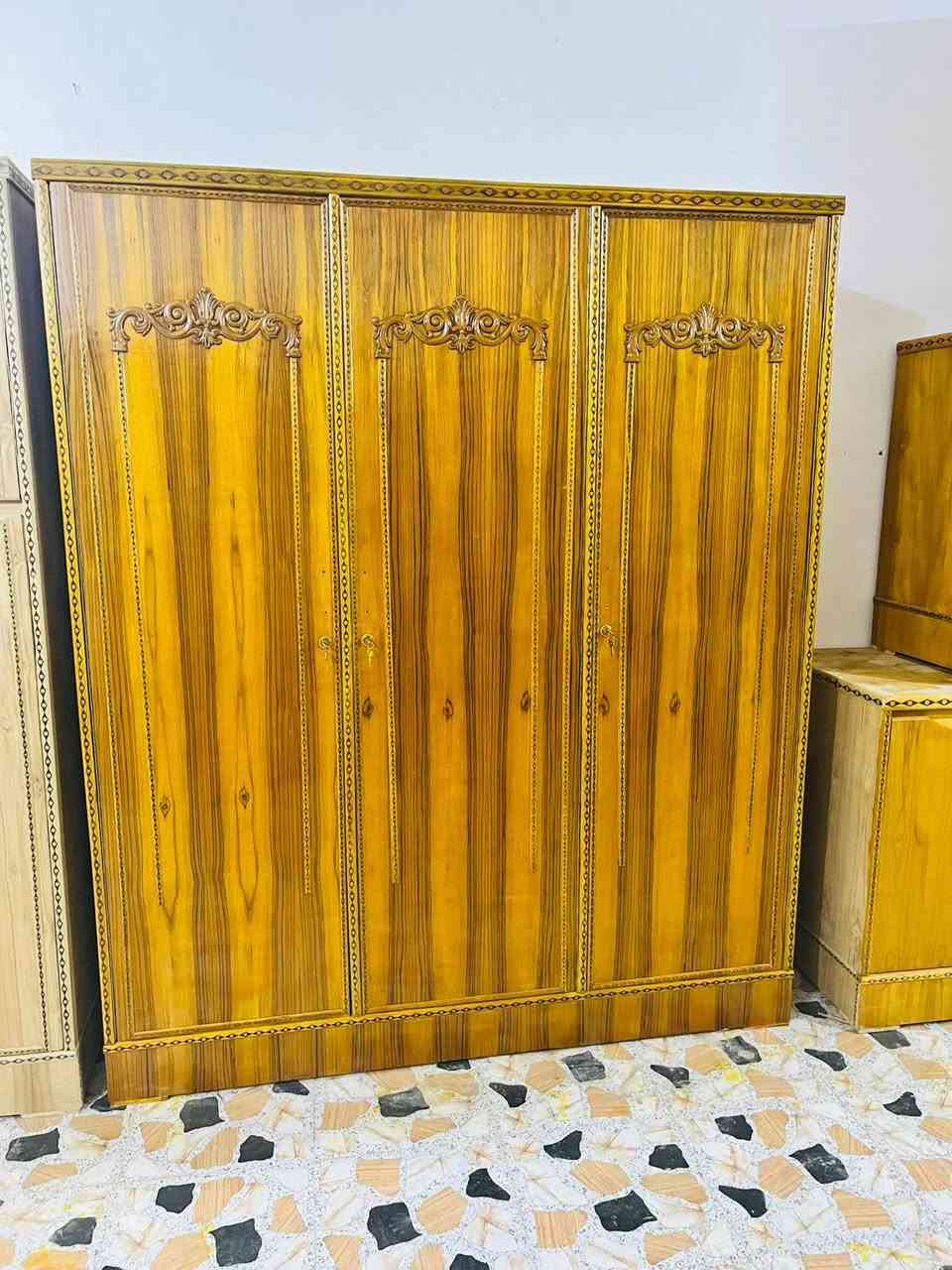 يتوفر كناتير وبوفيات باحجام وموديلات مختلفه وباسعار مناسبه العنوان كوت حي الجهاد قرب مركز الشباب للإستفسار مراسله الصفحه او الاتصال متوفر واتساب ***********
