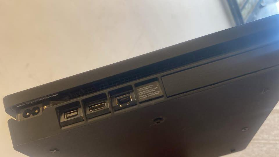 سلام عليكم شباب عدي بلي فور مهكر جديد مامفتوح لوك ستيكر ويه جوستكين ويه كيبل HD وشاحنه مال اليده بي العاب ٦ جي تي اي فايف نص تختين و وانا معه الافظل و كدفور الجزء الخامس  وبيس ٢٠٢٦ و السراب لعبه عربيه وعراقيه حته مناطقه و لعبه سيارات مال بلي تو يلعبوه ثنين البلي جديد بمعنه الكلمه السعر ٢٥٠وبي مجال لان البلي جديد حته خدوش مابي المكان : الديوانيه@


**إذا كنت صاحب هذا الإعلان وتريد حذفه لأي سبب، رجاءا أرسل رسالة إلى الدعم الفني**