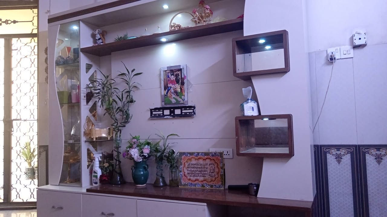 السلام عليكم
غراض مال بيض للبيع نضيفات ونصهن صار سنه من ماخذهن 
مكاني الدوره حي اسيا قرب أسواق ابن السلطان
الشراي يدخل خاص او يتصل ع رقم بي واتس اب ***********
