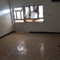 طابق ٢ • غرفة وصالة • قرب شارع ٣٠