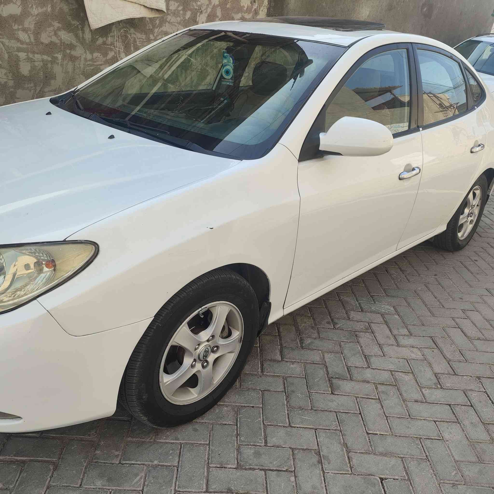 السلام عليكم مقدسة 2009 رقم واسط باسمي بيها بس باب خلف السايق بارد كد شبر أقل عندي صورة التصليح صدر جديد تاير جديد سياره خير من الله
مال بيت 
 دكشن عالي مكينة 1600 .
 بغداد حي النصر 
*********** 
السعر 100 شدة
