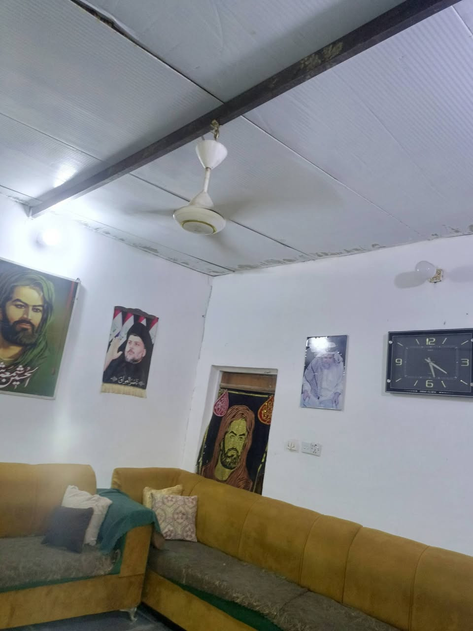 اسلام عليكم منرخص مدير الكروب بيت للبيع تجاوز مقابل الشبكه الاوله يبعد ع التبليط 4ابيوت المساحه واقع حال اقل من 100متر يحتوي عله 2غرف نوم واستقبال ومطبخ وخدمات خارجيه السكف سندويج
الارضيه اشتايكر السعر 30مليون وبي مجال ***********
اسلام عليكم منرخص مدير الكروب بيت للبيع تجاوز مقابل الشبكه الاوله يبعد ع التبليط 4ابيوت المساحه واقع حال اقل من 100متر يحتوي عله 2غرف نوم واستقبال ومطبخ وخدمات خارجيه السكف سندويج

