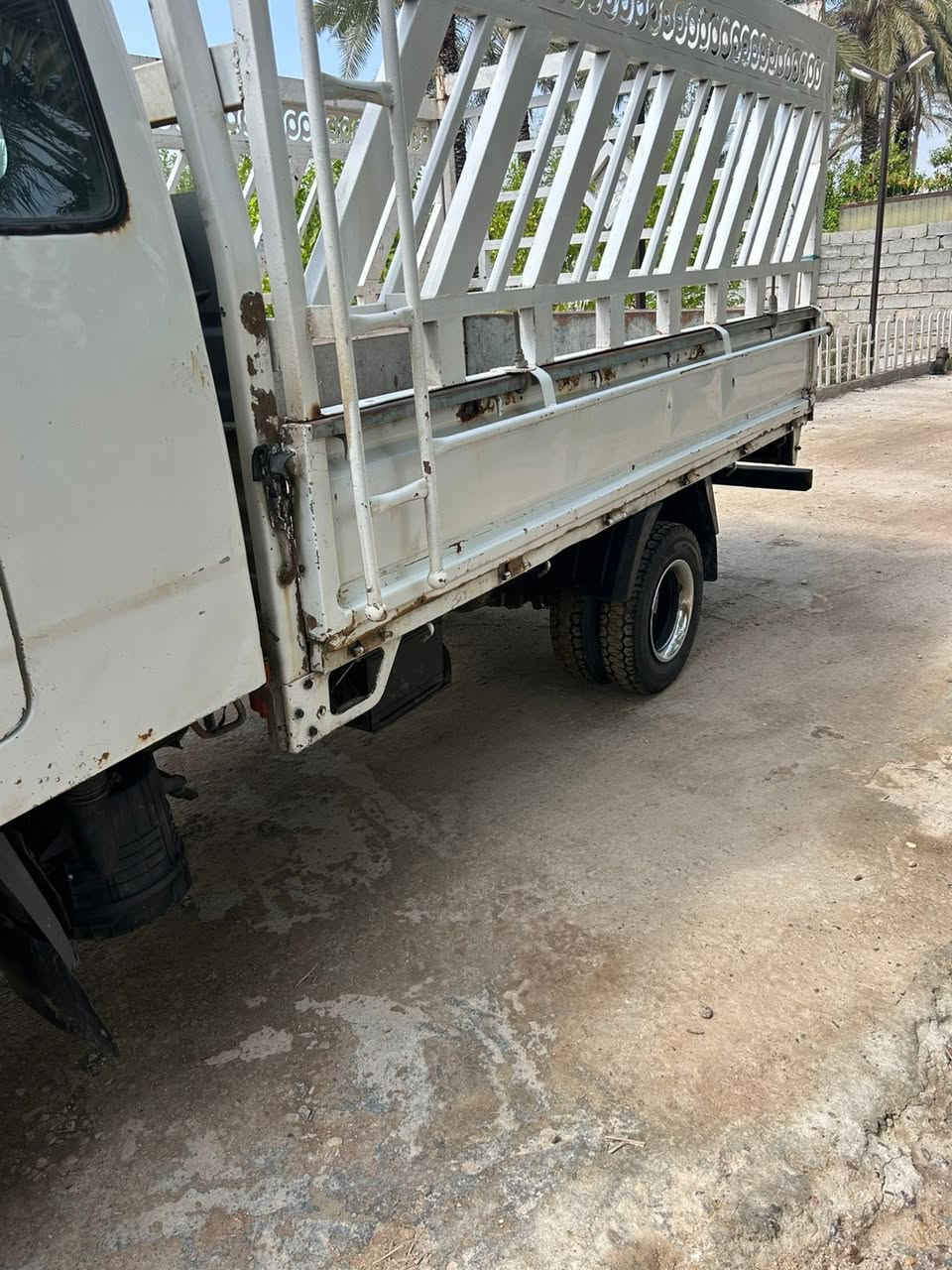 السلام عليكم 
فونتيره للبيع  ١٩٩٨
سنويه مجدده  ارقام انكليزيه  بغداد 
محرك تخم تاير كوري 
مكان بغداد  
السعر ٦٠ 
رقم 
***********
***********
