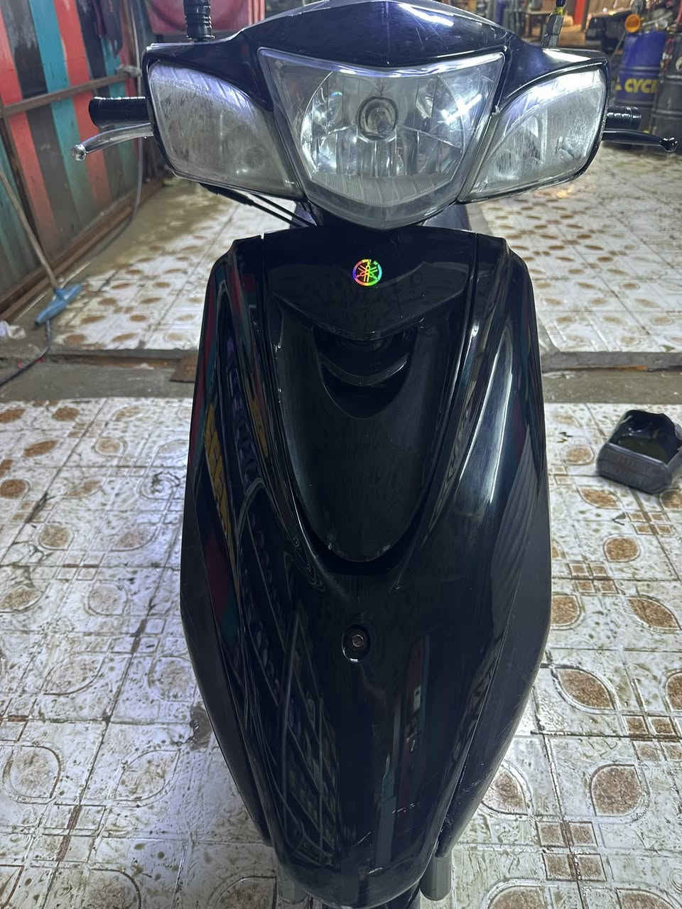 السلام عليكم دراجه بغبغاء مكفوله مكينه دراجه حلوه بيه بس صوت بل اكسل باقي مكفول كهرباء كله شغال 700 وبيه شويه مجال بكان الشعب ***********
