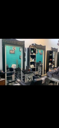 مرايات 3 ورفوف 2 وعربات 2 كلهن شلعه وحده ب250 وذا تريد قطع هم ابيع مكا...