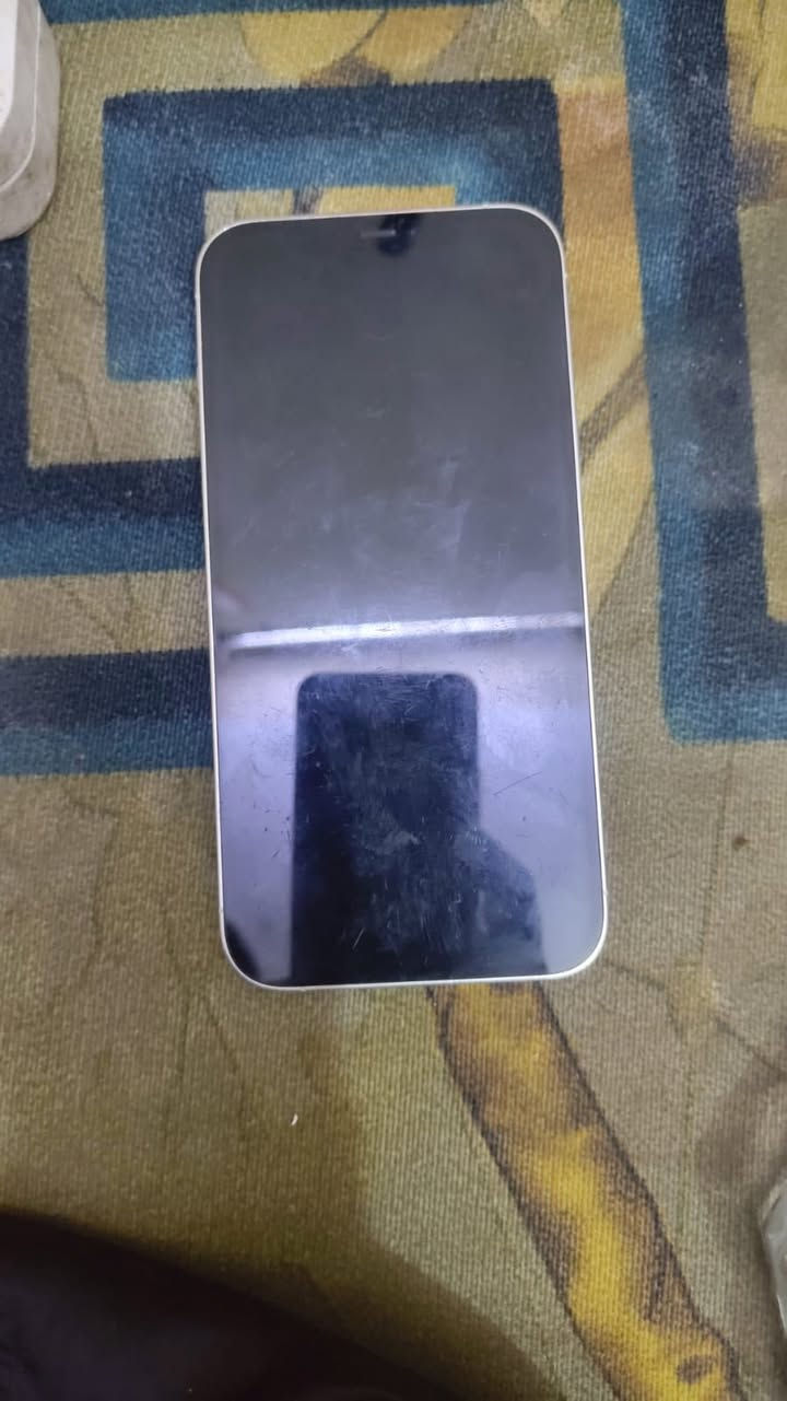 السلام عليكم
آيفون ١٢ برو ماكس بذاكرة ٢٥٦
بطارية ٧٥بي خلل شاشة وسماعة فقط 
للاستفسار واتساب ***********
