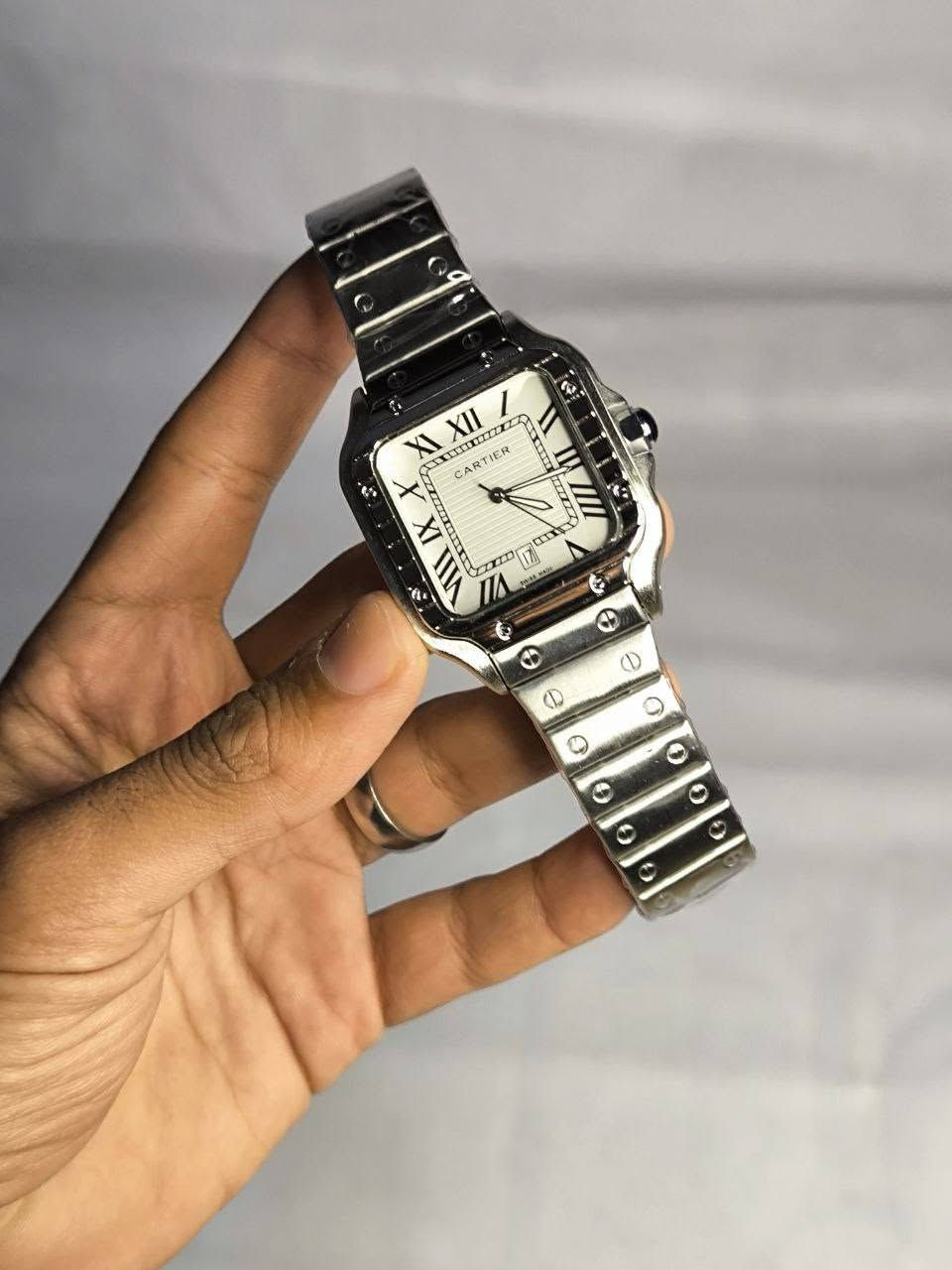 كارتير CARTIER وارد اوربي DHL
تحفه فنيه قطعة ولا غلطه
ساعة من الستانلس ستيل (براغي)
ميناء ابيض مميزة وارقام رومانية 
سير من الستانلس ستيل جوده عاليه مع قفل فراشه 
زجاج زفير ضد الخدش 
مقاومة ماء وغبار 
مختمه بالكامل
تجمعلك بين الاناقة والتمييز 
القطعة ما تتفوت
قطعة شكد ما اكول حلوه بعد احله 
وزن جدا ثقيل

سعر :- 30 الف ع اول تم 
ملاحظة :- قطعة واحده فقط 
للحجز والاستفسار يرجى الاعتماد خاص


**إذا كنت صاحب هذا الإعلان وتريد حذفه لأي سبب، رجاءا أرسل رسالة إلى الدعم الفني**