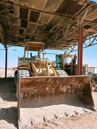 اليات للبيع  حادلات مطاطيه عدد5 ترنبول عدد6 شفل كتربلر عدد2 شفلات كاوس...