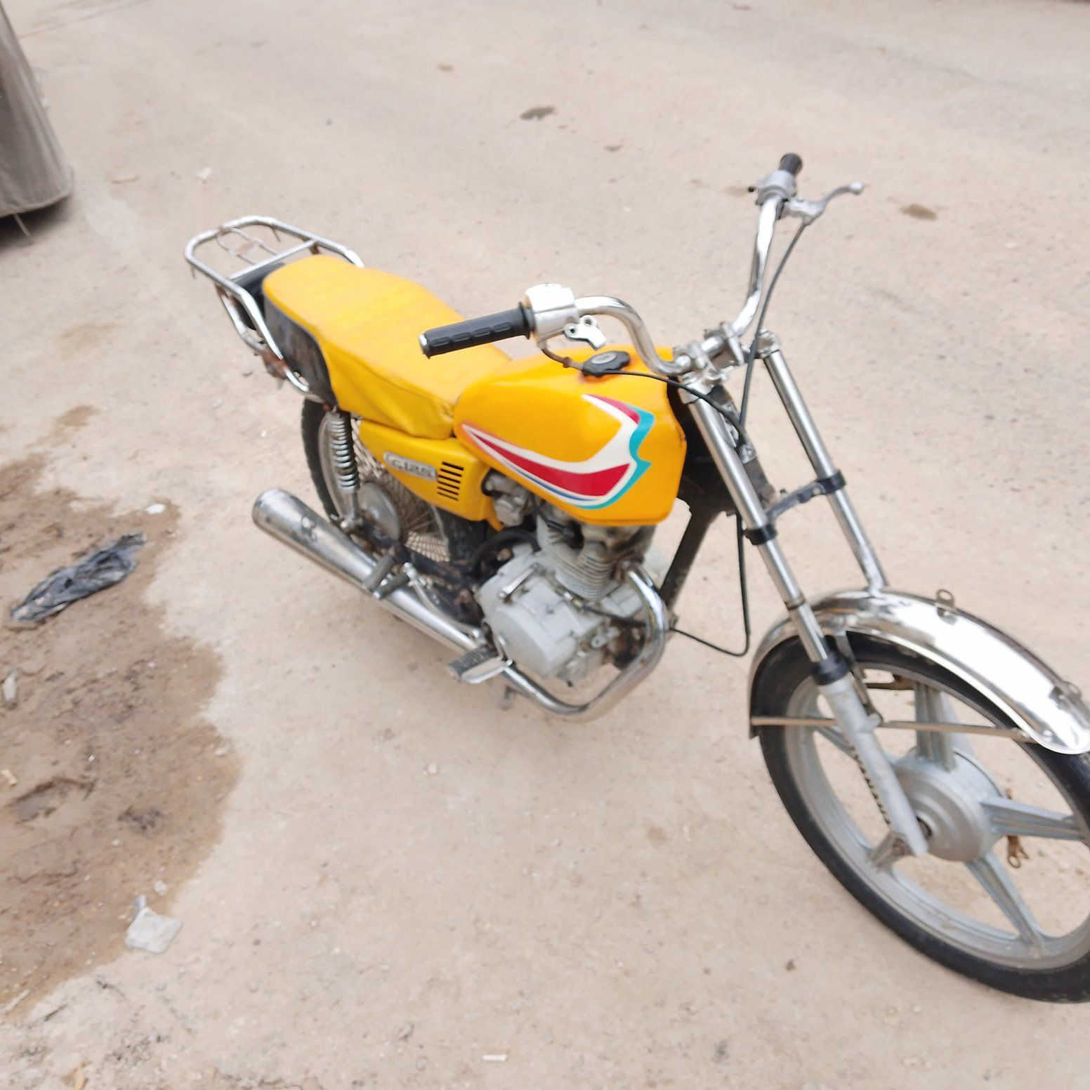 سلام عليكم نامة يراني موديل 2017/ مكينة خير من الله تايرات جديد دراجه فول شلعاة معدل مكينة خير من الله دبلات فول سعر 300/ وبيها مجال مكان بغداد شارع فلسطين ***********
