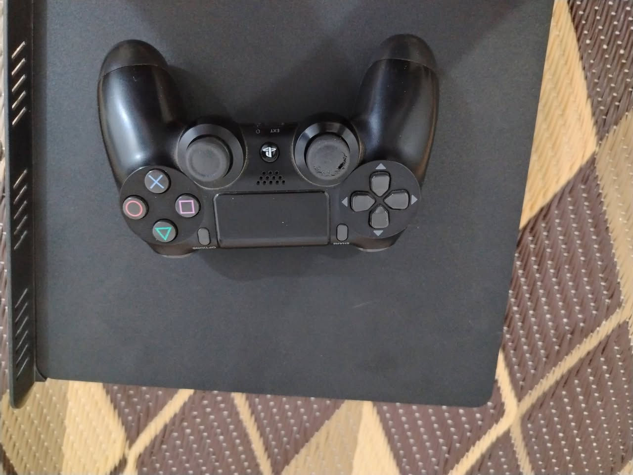 السلام عليكم ورحمة الله وبركاته
PS4 بلي 4 للبيع جهاز نظيف كلش إصدار 12.50 مهكر بيه  مع جويستك الأصلي أيضا نظيف كلش وكيبل HDMi إصدار 2.0 الأصلي مو العادي.
الالعاب إلي بيه God of war 4 إله الحرب كريتوس الجزء الرابع
Pes 2025 patch monster بيس 2025 باتش المونستر كلش حلوة
Gta 5 جي تي أي الجزء الخامس 
الجهاز مع كامل ملحقاته كيبل التشغيل وكيبل الhdm والجويستك الأصلي.
السعر 360 وبيه مجال بسيط جداً.


**إذا كنت صاحب هذا الإعلان وتريد حذفه لأي سبب، رجاءا أرسل رسالة إلى الدعم الفني**