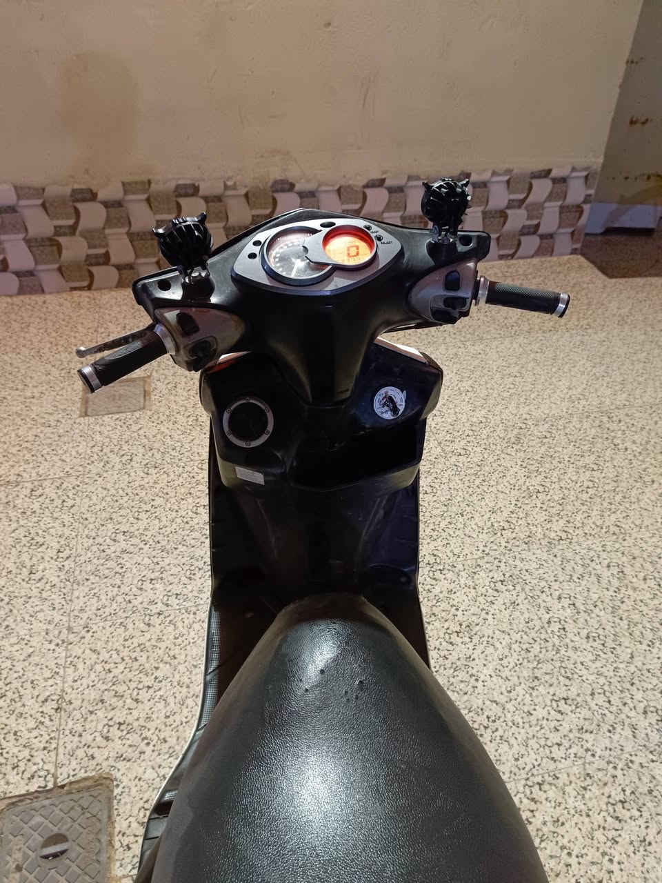 سلام عليكم ، دراجة سكنس فحل🏍️🏍️ كابريته تحوير كهربائياتها فول⚡⚡ دبل اشاره عيون بومه اثنين💡🦉 بيها خيط تبخير بسيييط السعر 500 الف وبيها مجال وتدللون.🌌🌌 
الدراجة ما مفتوحة نظيفة.

للتواصل واتساب 📞/***********
