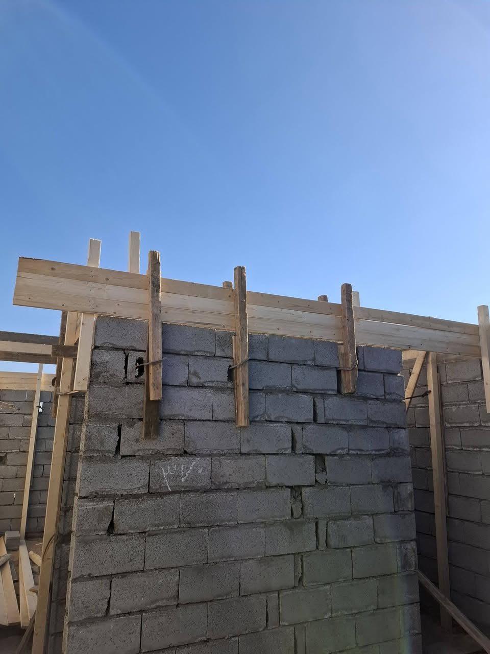 سلام عليكم مستعدون المقاولات العامه اتريد كرسته وعمل او اتريد بس عمل نسلمك هيكل او ترميم  بنسب السعار ما عليك بس راسلنه وبل خدمه مكان البصره ***********
