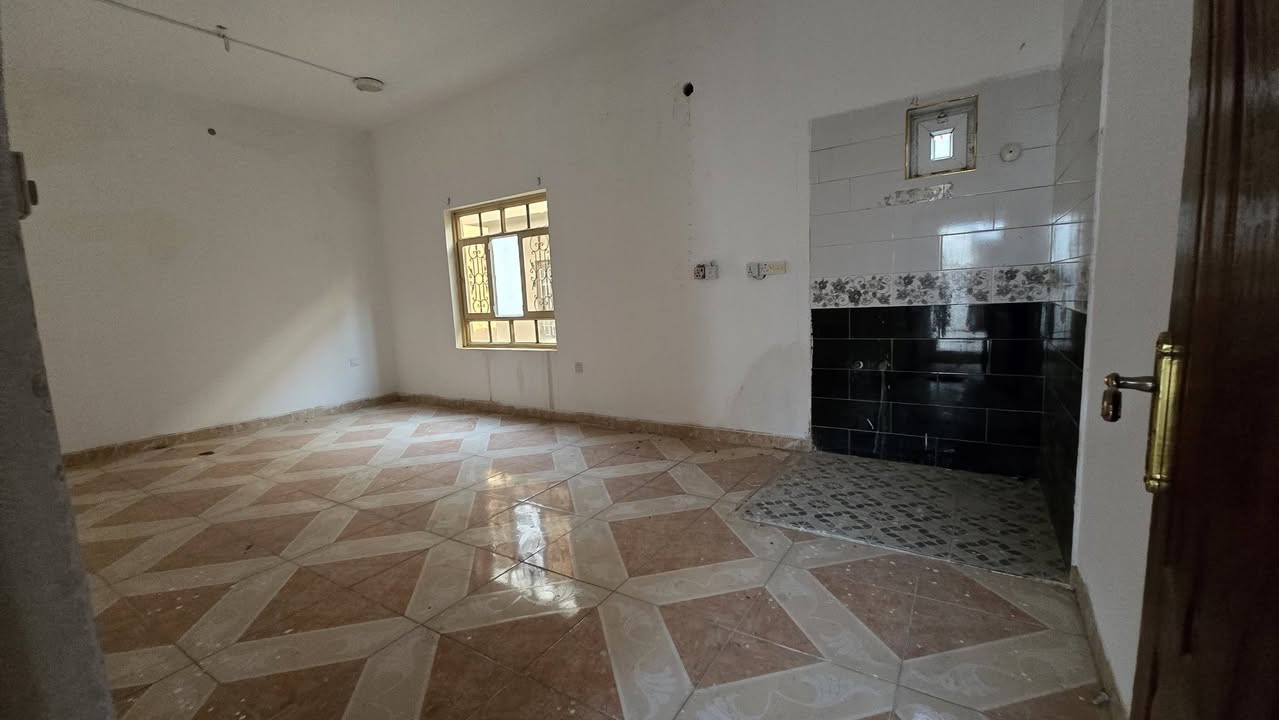 دارين للايجار
طابق ارضي (٣٠٠ متر ) 
طابق ثاني (١٩٠ متر )
بعقوبة التحرير الشارع الوسط 
مقابل إعدادية ديالى للبنين 
للاستفسار الاتصال على الرقم 
***********
