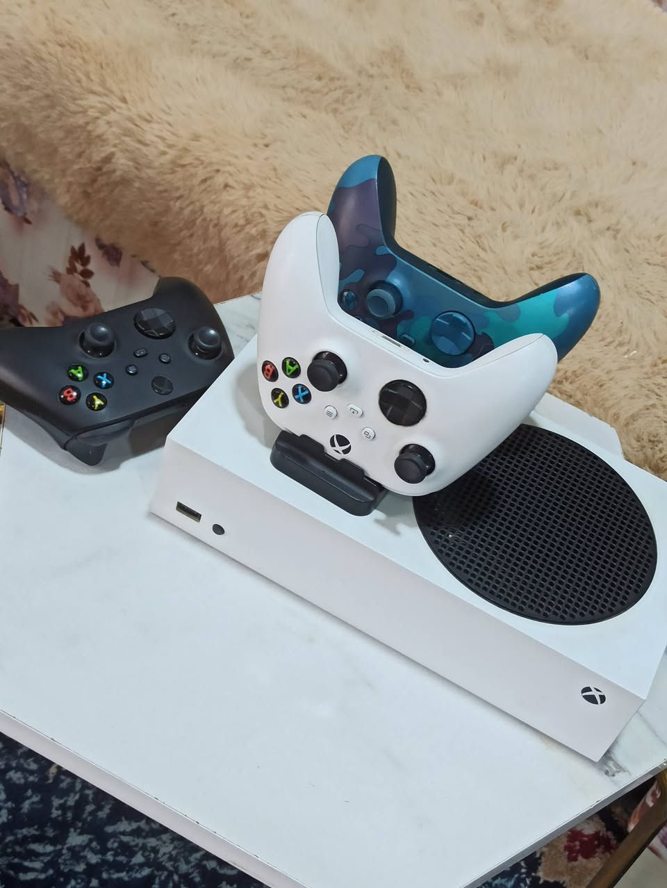 السلام عليكم
اكس بوكس سيرس s للبيع ذاكره نص تيره 512 الجهاز (نضيف
جدا ) مع كامل ملحقاته مع جوستك الجهاز بيضه وجوستك
عدد2 اصليات
السعر 400 وبي مجال موقع موصل للاستفسار ***********
