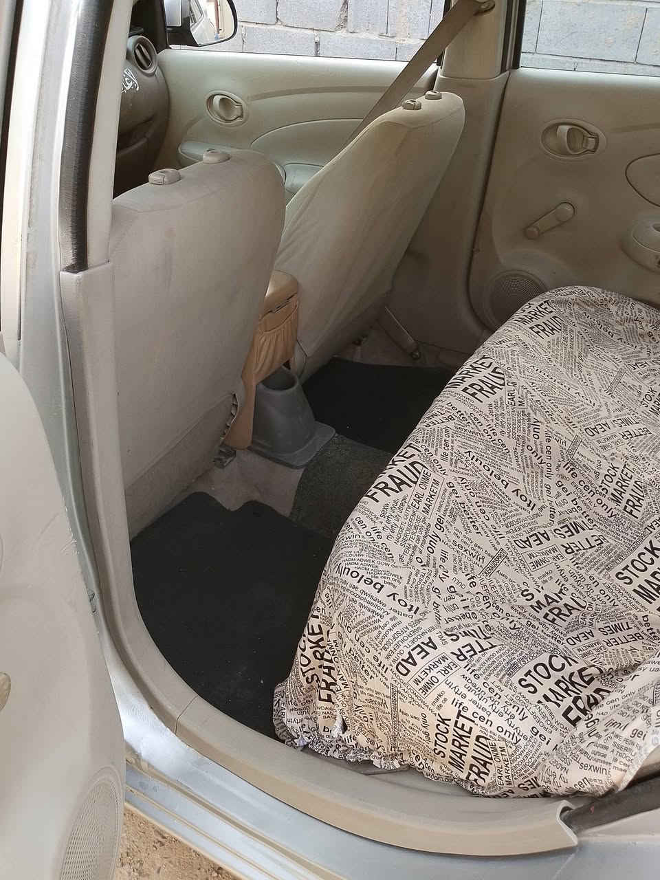 سيارة نيسان سني ابليتة زركة مكينة كير حدادية توب تبريد رقم انكليزي وسنوية كصة جنطة متومة طبق لأصل العنوان البصرة رقم ***********
