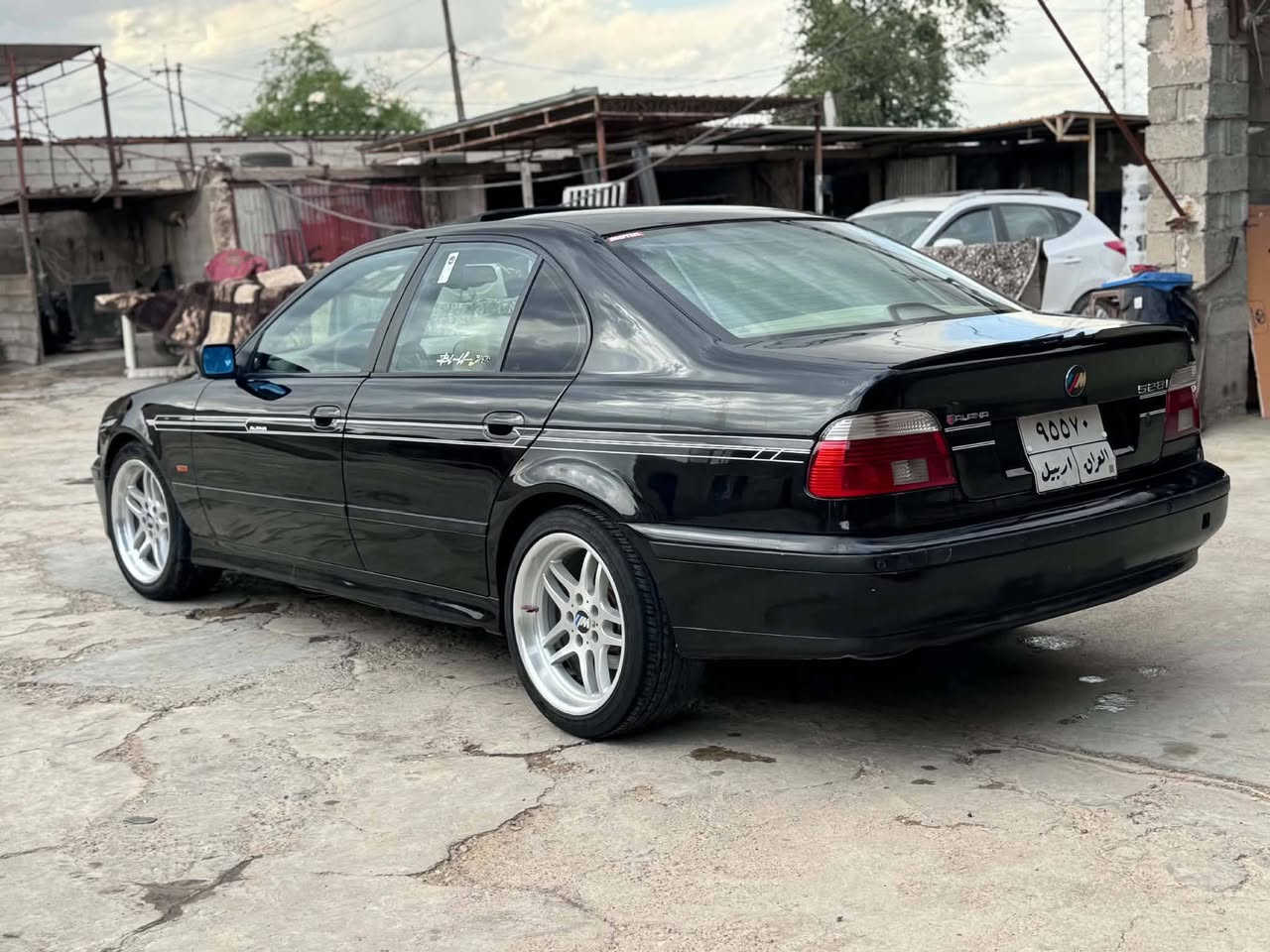 البيع فقط بيم سقر E39 موديل 2000 رقم اربيل منتهي شرط تحويل عليها غرامه 300 الف ريجع ورا معامله سبوغ عام جماليه بي فقط جاملغ سكن ضربه بسيط كير محرك شرط سعر 90 مجال قليل مكان كركوك داقوق رقم موبايل ***********
