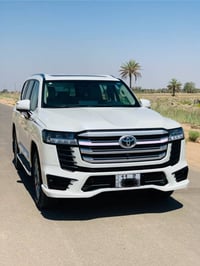 لاندكروز 2024 بريم لمتدد ماشيه 17  الف 4 كامرات 07801737107