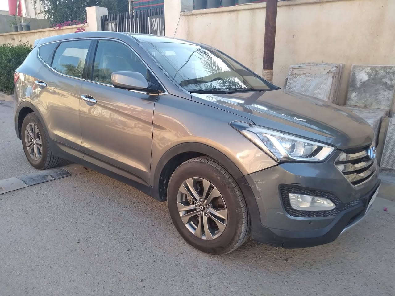 السلام عليكم
سنتافي 2014 للبيع
رقم بغداد باسمي مشروع وطني سنويه تنتهي بشهر الرابع ٢٠٢٦
السياره وارد أمريكي ضربتها أمامي كما موضح في الصوره وفي العراق بيها صبغ الباب الخلفي عكس السايق السيارة رياضية تحكم ستيرن تبريد قطعتين محرك GDI 2400 دفع رباعي 
علما محرك بي تنقيص 
ومحتاجه حدادية أمامي 
الباقي خير من الله 
السعر 132 شراي تجي تشوف وتگلبها وتقتنع وبعدها نتفاهم ع السعر ... وشرطي مداور 
استفسار اتصل ***********
