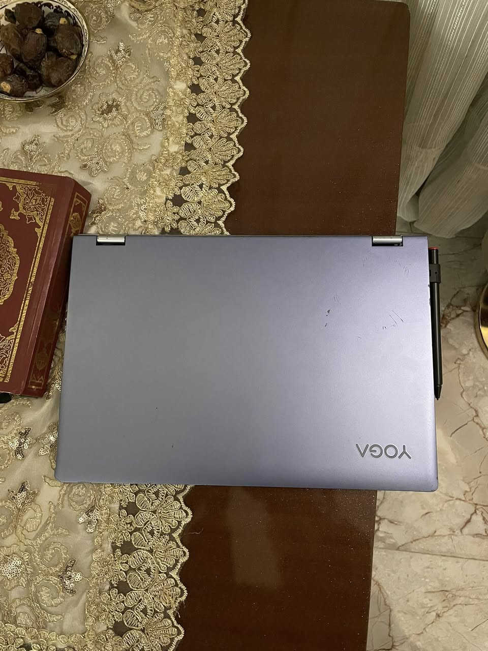 السلام عليكم لابتوب لينوفو لمس قلاب  وبي قلم للبيع
المعالج: i5جيل ثامن
الرام: 4  DDR4 
كرت الشاشه: شير 2كيكا
التخزين :256SSD
لابتوب بي بالاطار شوي مكسور مماثر على  اي شي شاحنته 45W
السعر:300وبي مجال 
مكاني بغداد واتساب ***********
