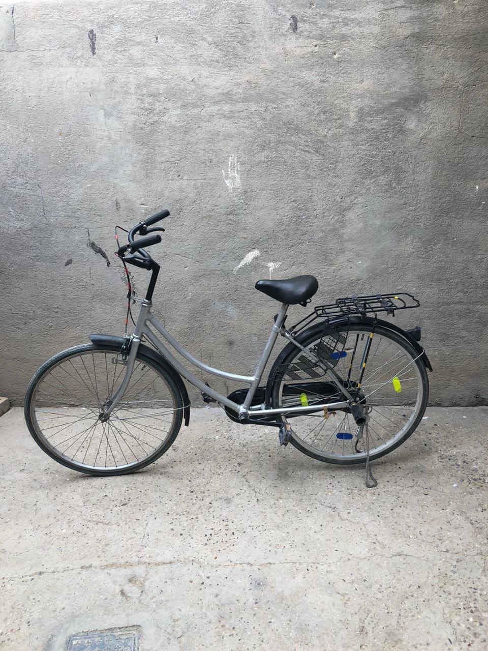 3 باسكلات للبيع
ماروني و رصاصي و برتقالي 
سعر الواحد 70 وبي مجال والبرتقالي 60 وبي مجال
مكاني زعفرانية للمعلومة الرصاصي مصبوغ
*********** متواجد فقط واتساب وخاص موجود
