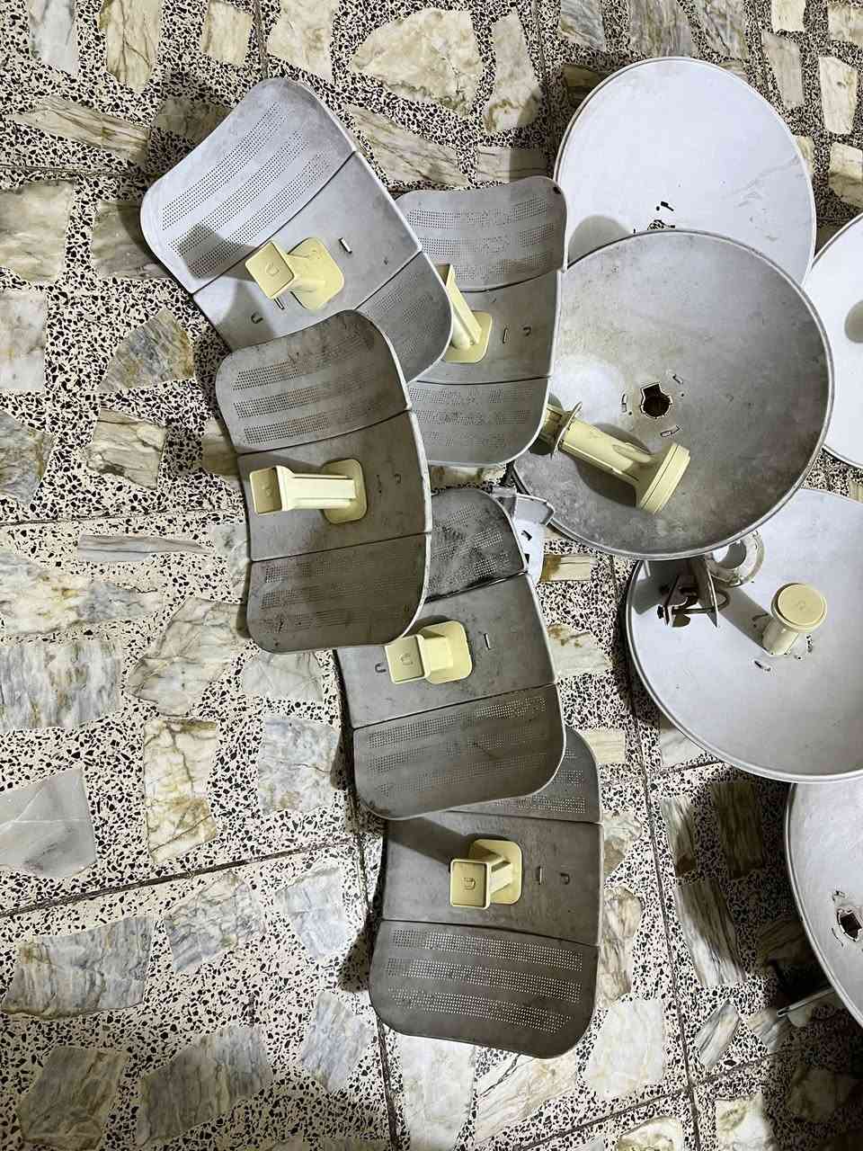 سلام عليكم ملاحضه ابيع شلع نانوات m5 xw عدد 12 وال xm عدد 5 لايت بيم عدد 5 نانوات m2 اكسو و 5 xm  علا 25 الف الاجهزه كلهن. + بور بيمات 3 واحده m2 سعر القطعه 55 موجود توصيل ***********
