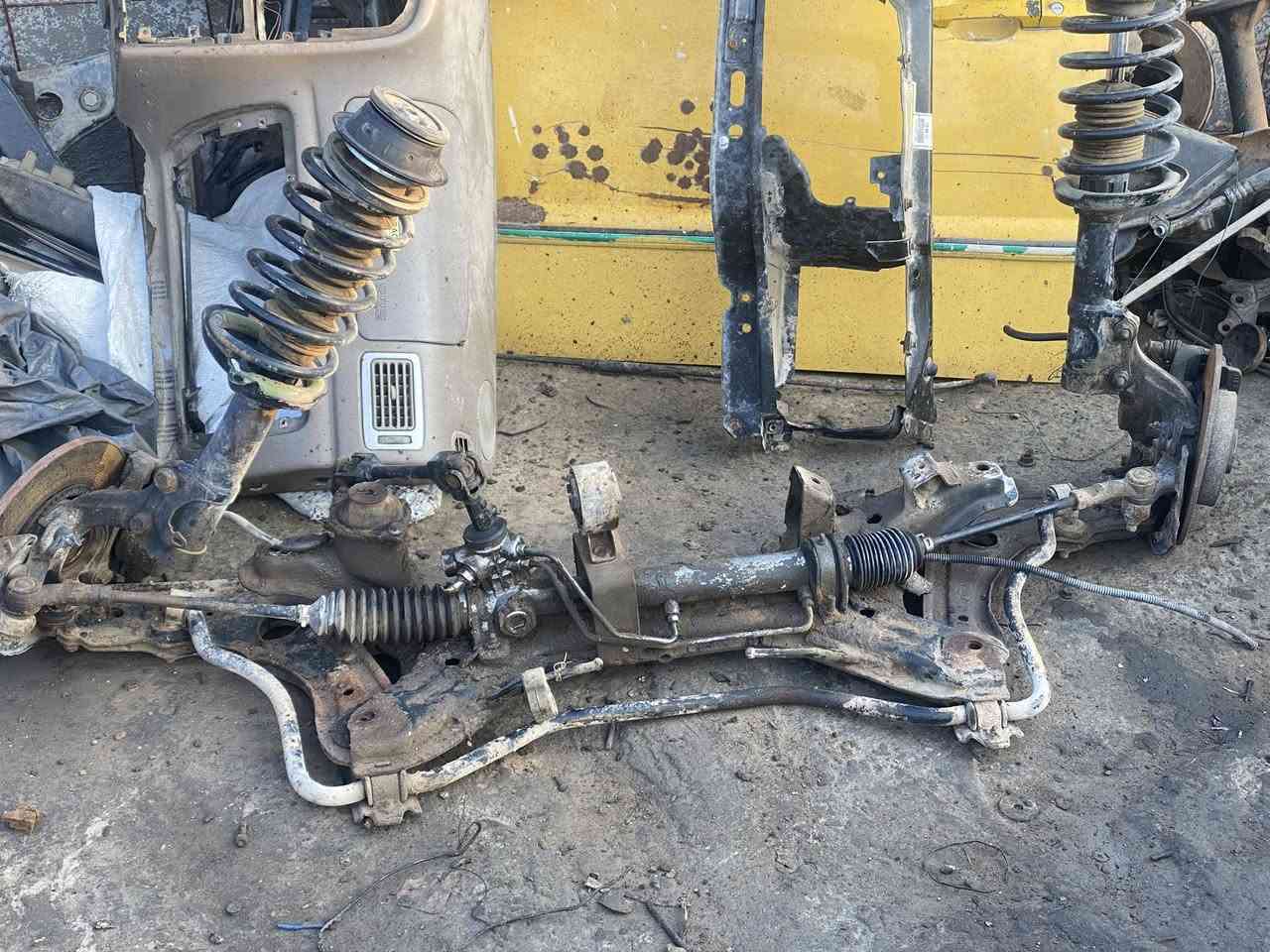 سلام عليكم 
متوفر غراض تفصيخ جميع سيارات الايرانيه والكورية 
ومتوفر جميع مكاين وكيوره
 سايبا طيبه بيجو بارس سمند 
ومتوفر تحويره كامله كورلا نحله ومكينه كورلا  ام جف 
متوفر غراض شيري A5 
وعراض شيري كوين 
وتفصيخ سياره كامله QQ 
موقع كراج 
قوس بغداد منطقة النتصار مقابيل مقر الحشد 
بداره ابو كرار 
رقم الهاتف ***********
