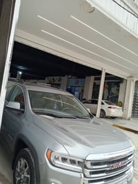 سياره للبيع جيم سي اكاديا موديل 23 سياره ماشيه 20,000 سياره بس بيها بو...