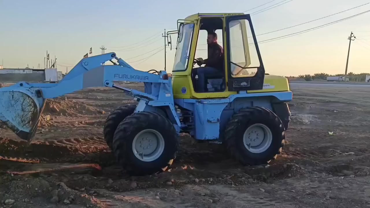 سلام عليكم شباب شفل البيع حجم 305 فوركاوه دخول جديد كارتون مكفول من صبغ أو كير مكينه شاصي كفاله عامه رقم التلفون ***********
