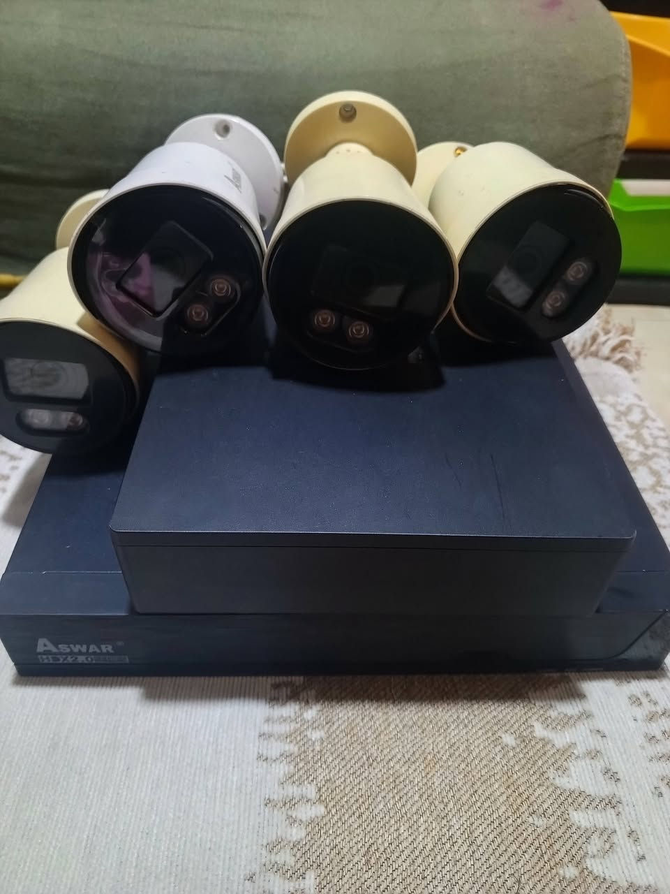 السلام عليكم من رخصه المدير للبيع منظومه كامرات نوع اسوار 4 جنل 2 ميكا ليلي نهاري ملون واحدة صوت وصورة   مع هارد تخزين 500 كيكا مع محوله وماوس ويو اس بي( تي ستار )100واط سعرهن 150ألف مع ماوس وشاحنات وايرات وتوصيلات وسكن بغداد تليفون واتساب ***********

