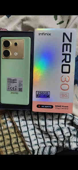 موبايل جديد لوك فول
توصيل موجود 

وسماعات اصليه 
جهاز كامل ملحقات 
عنوان مركز المدينه 
***********
السعر 250 وبي مجالحلهال 
مكلف بل نشر
