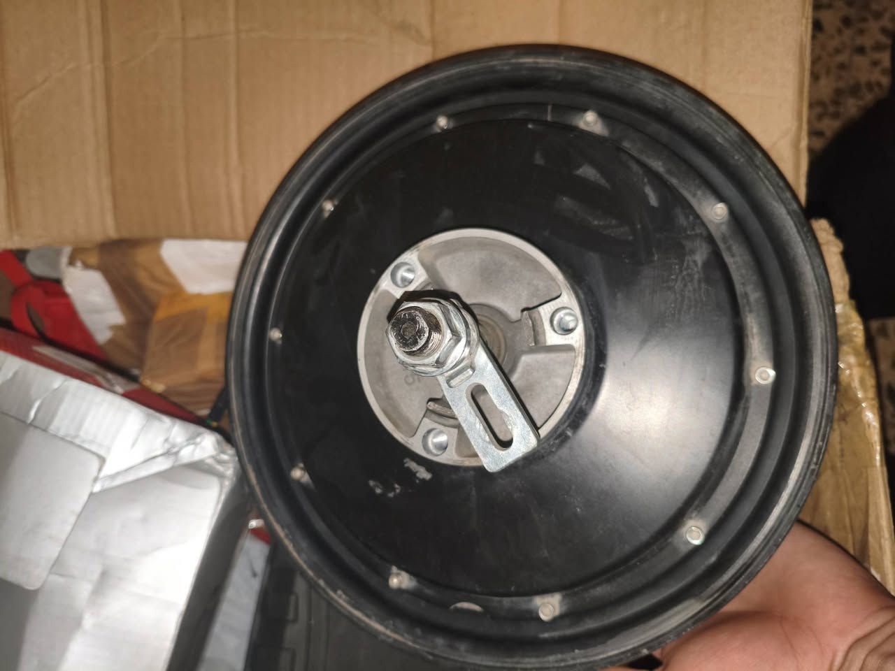 ملف ماركة ونلي يشتغل من V48  لحد V72
حجم 10 1800W السرعة 85 حقيقي  ملف اصلي وبشرط مستخدم قليل كلش 
سعر 120 الف
***********
