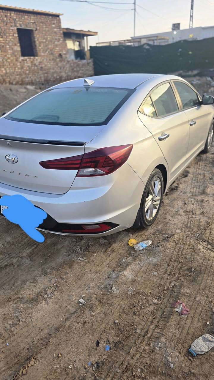 الانترا موديل 2020  السعر 130 وبيهة مجال للناس الطيبه  رقم المثنى معقوين وكالة ابأسمي وبعدله سنه وتصير حره مكاني حلة *********** و ***********
