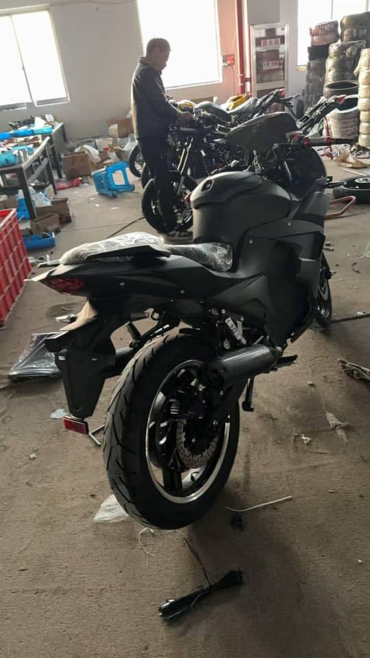 بطح شحن ملف ٣٠٠٠ بطارية ٤٥ امبير عادية مو ليثيوم تشغيل عن بعد دبل سويج كزوز صوت فلانجات امايمي وخلفي سرعه ١٧٠ وحقيقي ١١٠ سعر الدراجه مليونين و 50 وبيهة مجال رقم هاتف*********** او خاص
