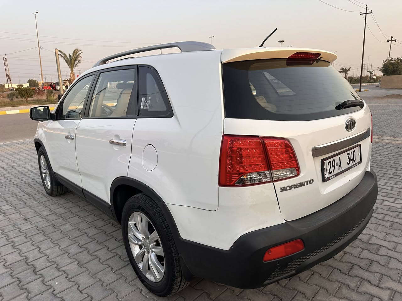 السلام عليكم
سورنتو مديل ١٠ خليجي 
رقم واسط دولي سنويه جديده تحويل مباشر 
السياره فول ٦ سلندر ٧ راكب ٣ قطع تبريد 
شاشه وكامره  السياره جاهزء مكينه كير مكفولات 
تخم تاير جديد. حداديه امامي وخلفي  جديد 
سعر ١٣٨ 
عنوان واسط     السياره مكفوله من الضربه والتبديل بيه باب العبري نص منه صبغ وجاملق امامي بدوان دواخل فقط رش اثر شخوط 
***********
