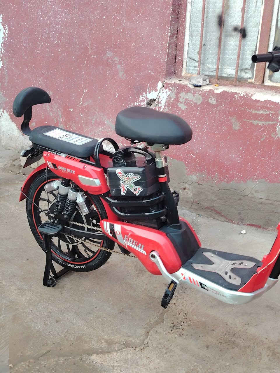 باسكل شحن البيع شغال يرادله بس بطاريات ونضيف سعر بطاريات كلهن 80 يرجع جديد سعر 150 وبي مجال لشراي راسلني خاص وتدالل      رقمي ***********
