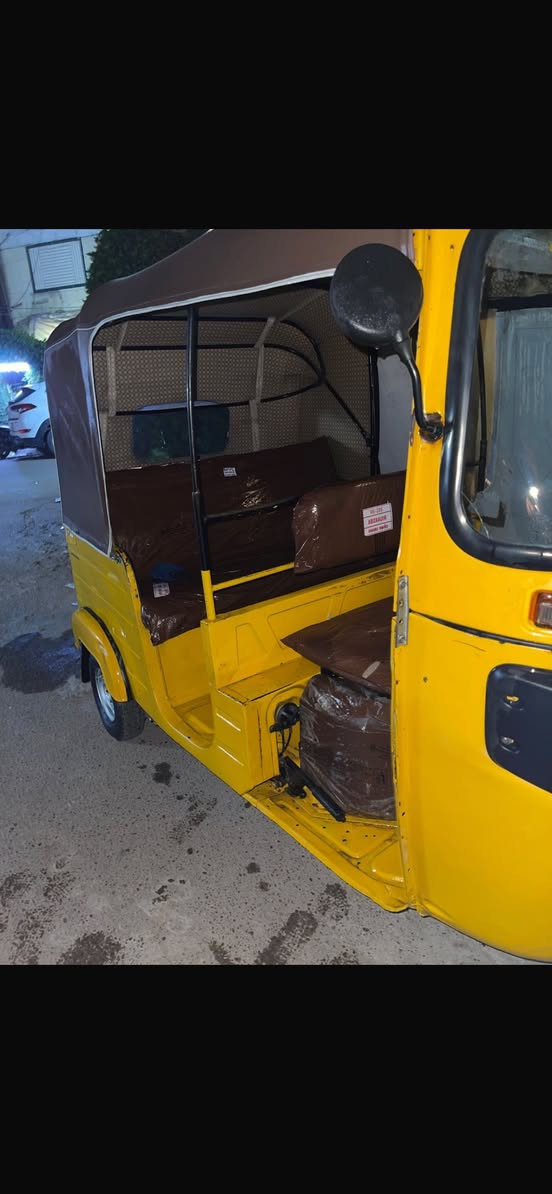 السلام عليكم ورحمة الله وبركاته تكتك للبيع تكتك خير من الله جاهزة كبل للشارع ربع دينار مذب عليهة مرقم انكليزي تحويل ثاني يوم موديل 2019 شهر 12 بيهة صبغ بصفحة اليسار على كد شبر او شبرين وبيهة دوس تخم تاير جديد دوشمة جديد مكاني بغداد السعر 5 و 800 للاستفسار اكثر 
***********
