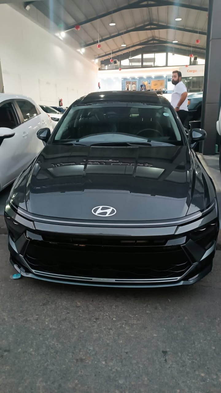 Hyundai Sonata 2025 Preferred Trend
سعر کلش مناسب 
صور حادث موجودە 
مواصفات كندية

✅ محرك 2.5 لتر 4 سلندر اقتصادي وقوي
✅ ناقل حركة أوتوماتيك 8 سرعات
✅ شاشة معلومات وترفيه كبيرة
✅ دعم Apple CarPlay و Android Auto
✅ تشغيل بصمة (Smart Key) وزر تشغيل
✅ رادار أمامي ونظام المحافظة على المسار
✅ كروز كنترول ذكي (Adaptive Cruise Control)
✅ حساسات أمامية وخلفية
✅ كاميرا خلفية
✅ مقاعد مدفأة
✅ مقود (ستيرن) مدفأ
✅ فتحة سقف بانوراما
✅ إضاءة LED أمامية وخلفية
✅ شاحن لاسلكي للموبايل
✅ نظام مراقبة النقطة العمياء
✅ نظام التحذير من الاصطدام الأمامي
✅ جنوط ألمنيوم رياضية
✅ مكيف أوتوماتيك مزدوج التحكم
✅ دخول ذكي بدون مفتاح

🔹 السيارة كلش نظيفة
🔹 بيها فقط نص الجاملخ الأمامي الأيمن صبغ بدون دواخل
🔹 دخول جديد
🔹 تگدر تترقم إقليم
🔹 السيارة موجودة في دهوك

📞 للمزيد من المعلومات:
***********
