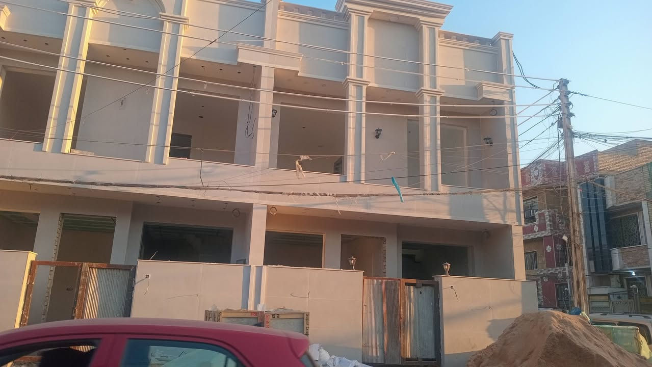 مشتملات للبيع عدد3
1. 80م
2. 60م ركن
 3. 60م
..........
مشتمل مساحة80م
مدخلين استقبال ومطبخ مغزول و4نوم وخدمات في 3
..........
مشتملات عدد2
مساحة المشتمل الواحد60م ركن وعادي
استقبال ومطبخ و3نوم وخدمات في 3
.........
موقع المشتملات الشعب  على شارع عرنض 20م
........
مراجعة مكتب الامين بادارة ابو ايمن الحميداوي
***********
